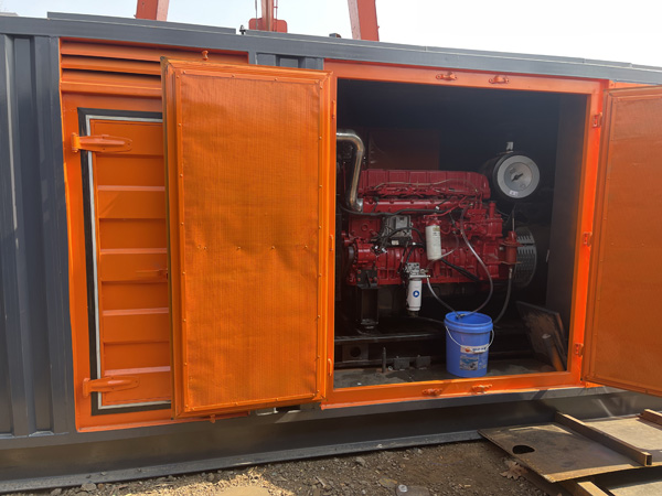 凤冈柴油发电机组在高温环境下运行时需要注意哪些问题？